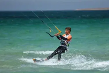 Desportos Aquáticos em Portugal: Kayak, SUP, Kitesurf e Windsurf — Os Melhores Spots
