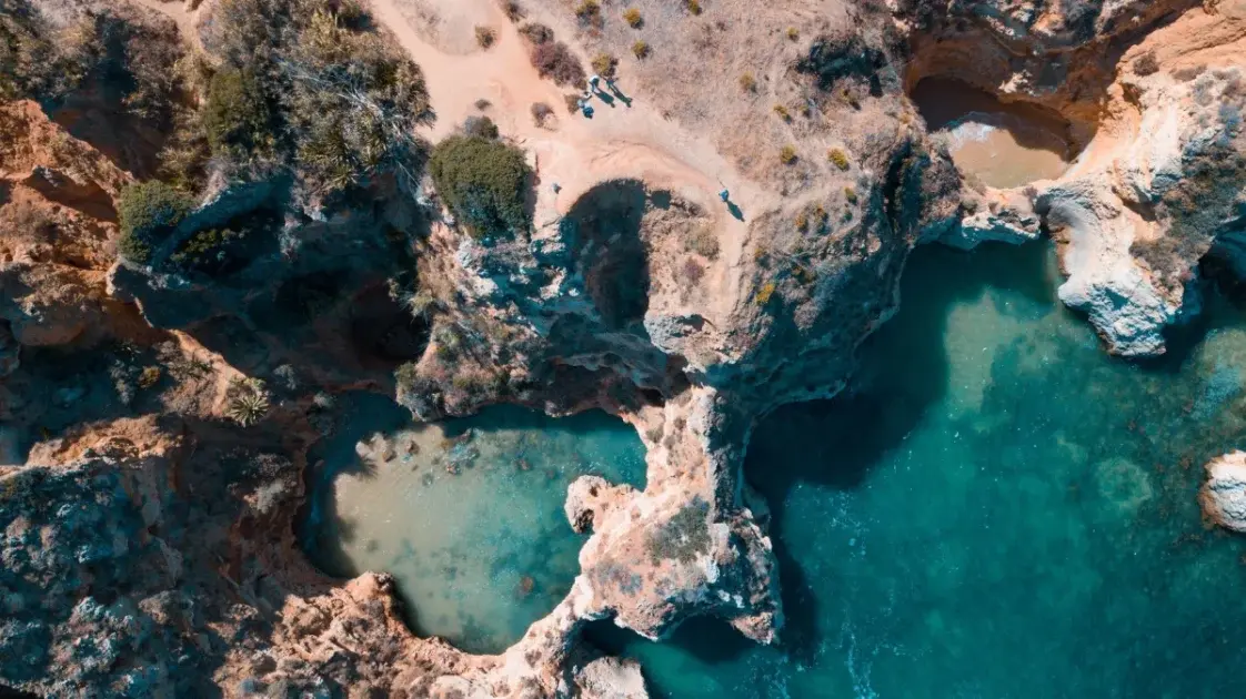 Barlavento vs Sotavento: Que Lado do Algarve é Melhor para as Suas Férias?
