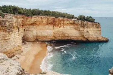 Melhores Praias do Algarve para Famílias com Crianças — Guia Completo 2026