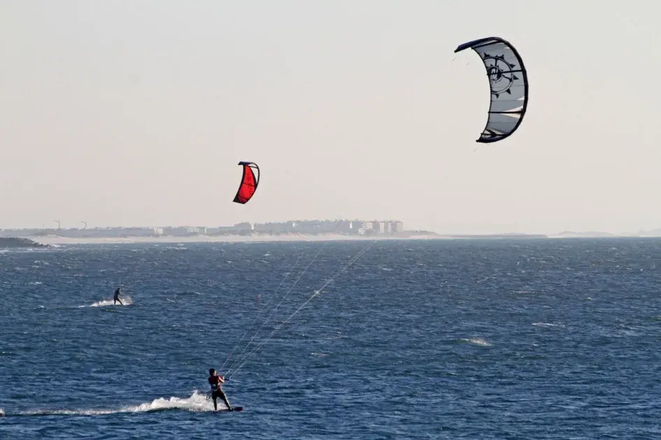Lagoa de Óbidos: Guia Completo para Kitesurf, Kayak, Praias e Marisco em 2026