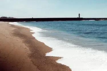 Melhores Praias Perto do Porto: Guia Completo 2026 (Gaia, Matosinhos e Arredores)