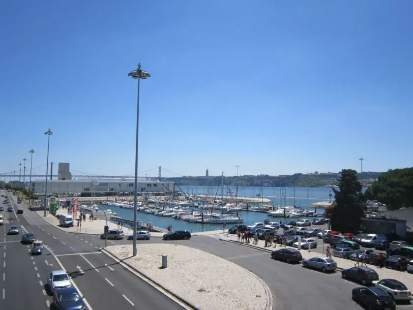 Electric Scooters & Bikes on Portugal's Beach Boardwalks 2026: Rules, Fines and Where You Can Ride