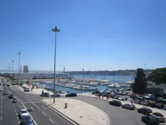 Electric Scooters & Bikes on Portugal's Beach Boardwalks 2026: Rules, Fines and Where You Can Ride