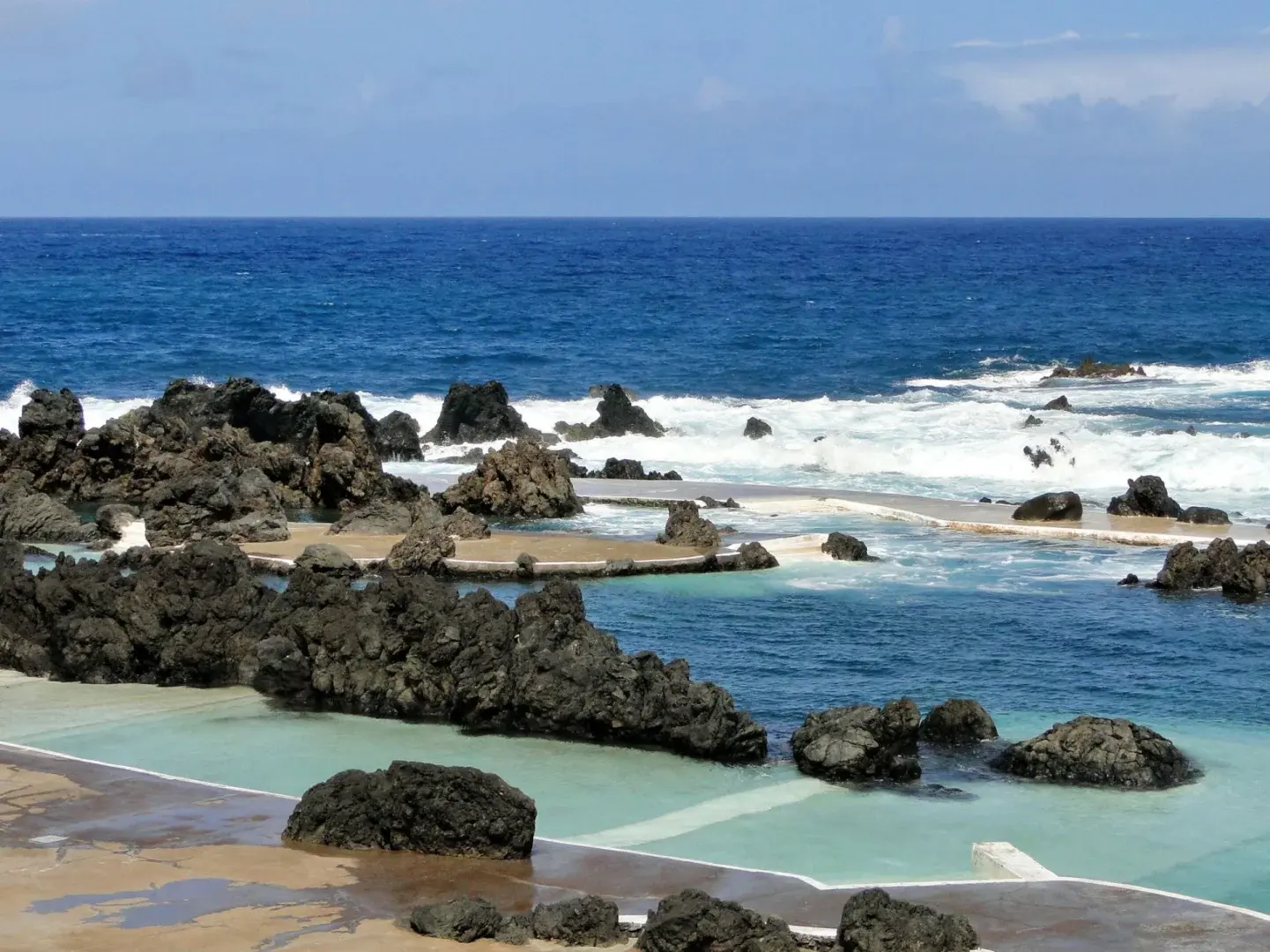Calma Retreat - Pool & Lodge