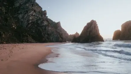 Nadar de Noite na Praia em Portugal 2026: É Legal e Seguro?