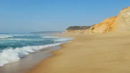 Quedas de Arribas nas Praias de Portugal 2026: Onde é Perigoso e Como se Proteger