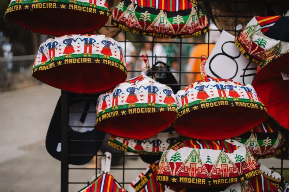 Illegal Beach Vendors in Portugal 2026: Risks, Fines and How to Spot Fakes
