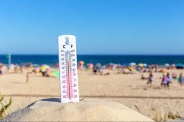 Temperatura da Água do Mar em Portugal: Guia Completo por Região e Mês